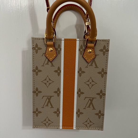 Petit Sac Plat NWT - Picture 2 of 8